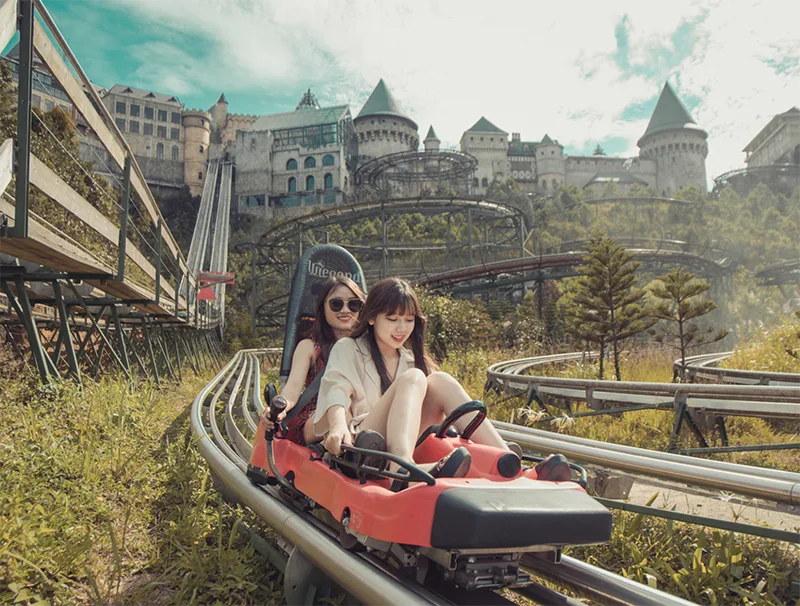 Lạc Trôi Trên Núi: Trải Nghiệm Coaster 'Đỉnh' Tại Bà Nà