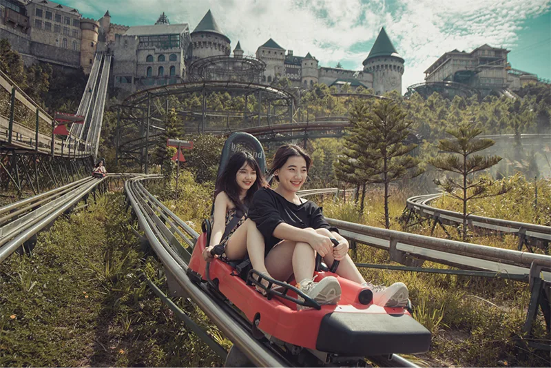 Lạc Trôi Trên Núi: Trải Nghiệm Coaster 'Đỉnh' Tại Bà Nà