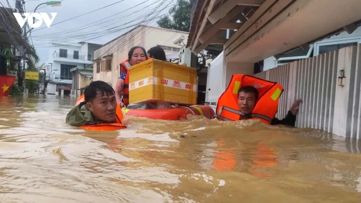 Làm Thế Nào Để Giúp Đỡ Người Dân Vùng Lũ Lụt ở Việt Nam?