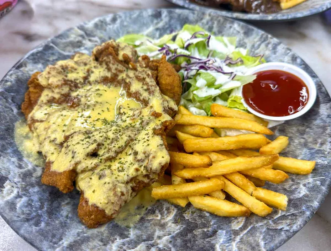 Le Taste: Kết hợp Á-H Tây Tại Singapore với Phần Ăn Khổng Lồ