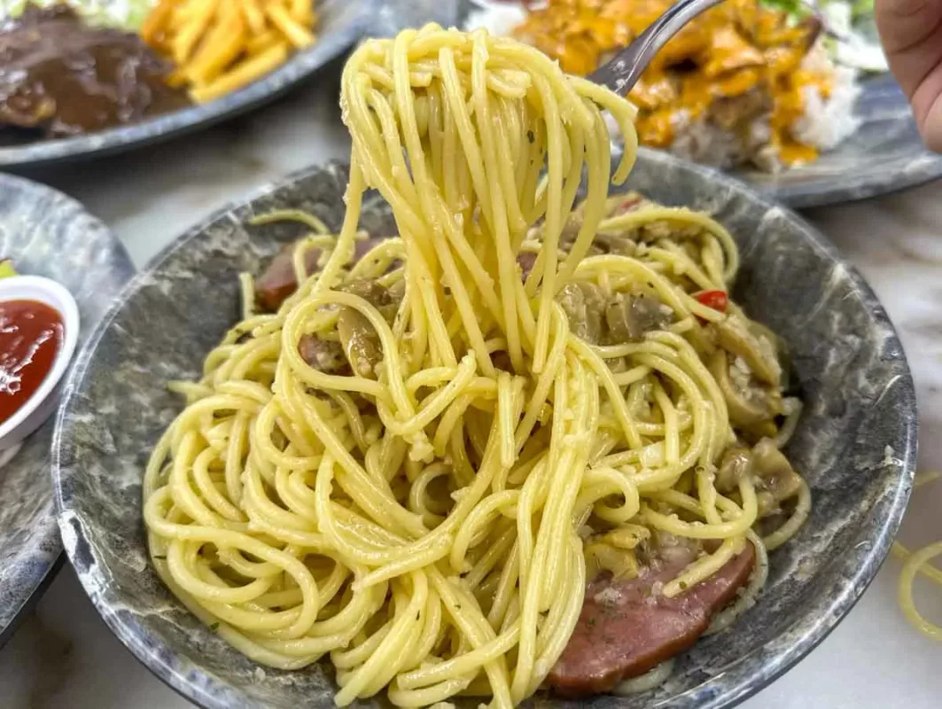 Le Taste: Kết hợp Á-H Tây Tại Singapore với Phần Ăn Khổng Lồ