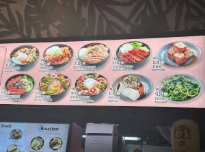 Liu Kou Shui: Ramen Xanh Ớt và Cơm Mala Char Siew của Cô Gái 26 Tuổi