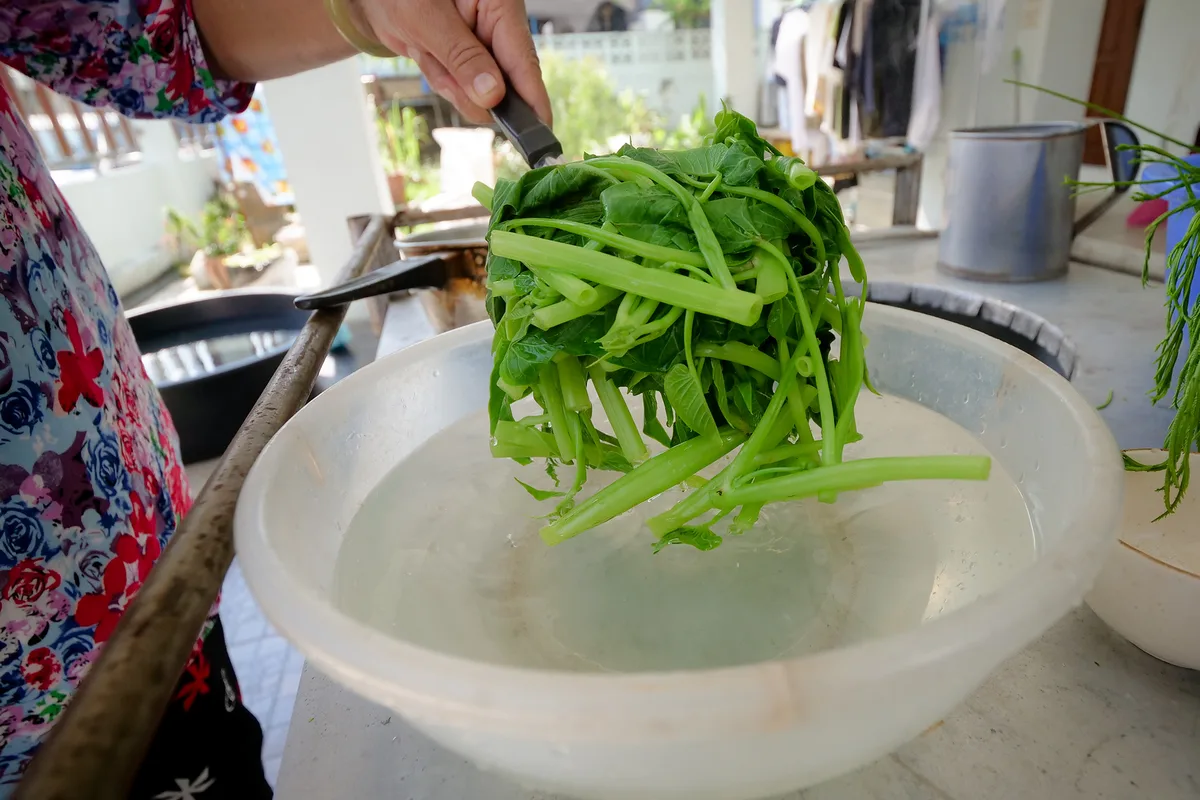 Món Thái Sốt Tôm Đậm Đà Ăn Kèm Rau Muống, Thử Là Ghiền!