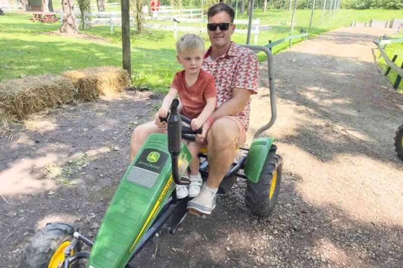 Một Ngày Vui Chơi Tại Vườn Táo Ferguson, Wisconsin