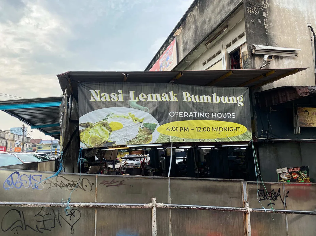 Nasi Lemak Bumbung: Bữa Nasi Lemak Ngon Chỉ 9 RM Ở Petaling Jaya