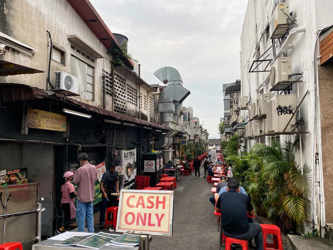 Nasi Lemak Bumbung: Bữa Nasi Lemak Ngon Chỉ 9 RM Ở Petaling Jaya
