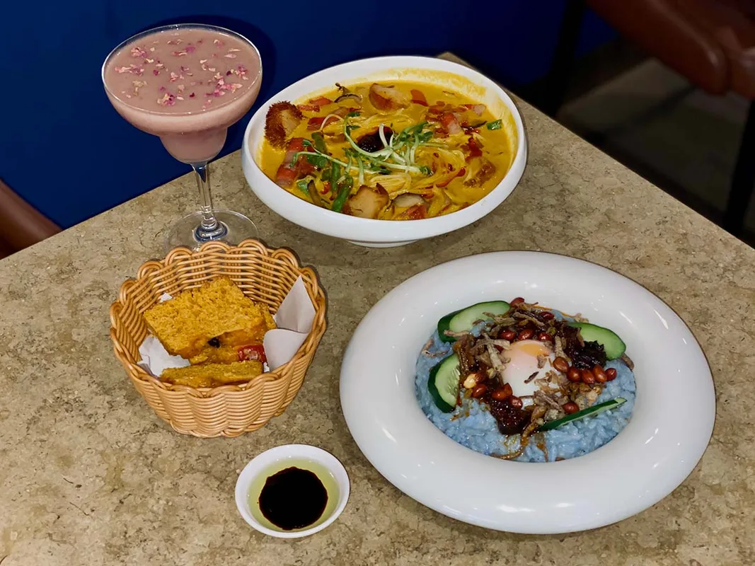 Nasi Lemak Risotto Gây Bão và Laksa Angel Hair Khiến Mình Mê Mẩn Tại Roots Bistro Bangsar
