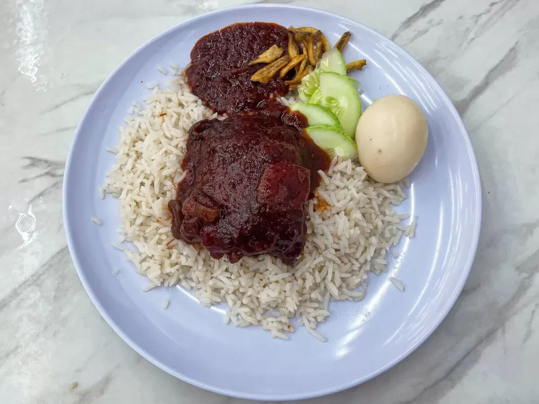 Nasi Lemak Wanjo: Địa Chỉ Nasi Lemak Nổi Tiếng Tại Kuala Lumpur Cần Ghé Thăm