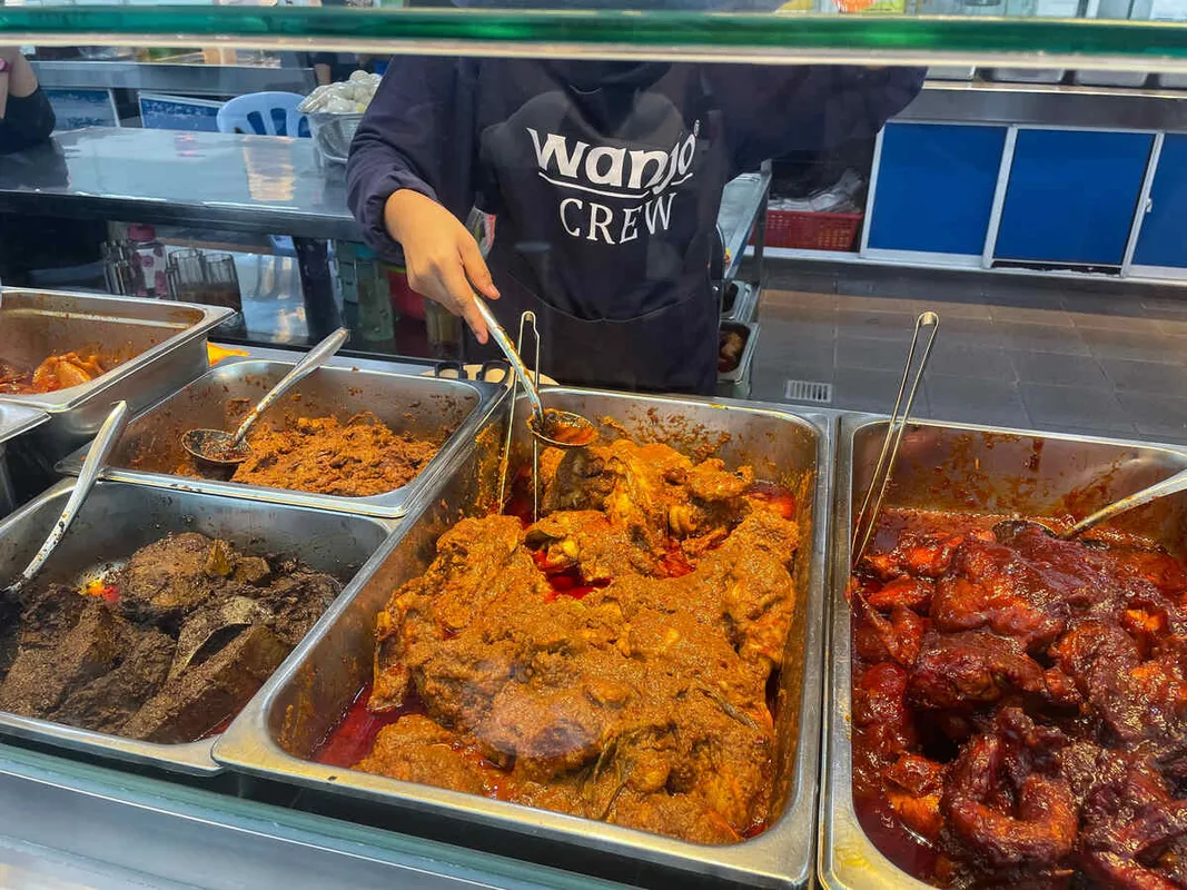 Nasi Lemak Wanjo: Địa Chỉ Nasi Lemak Nổi Tiếng Tại Kuala Lumpur Cần Ghé Thăm