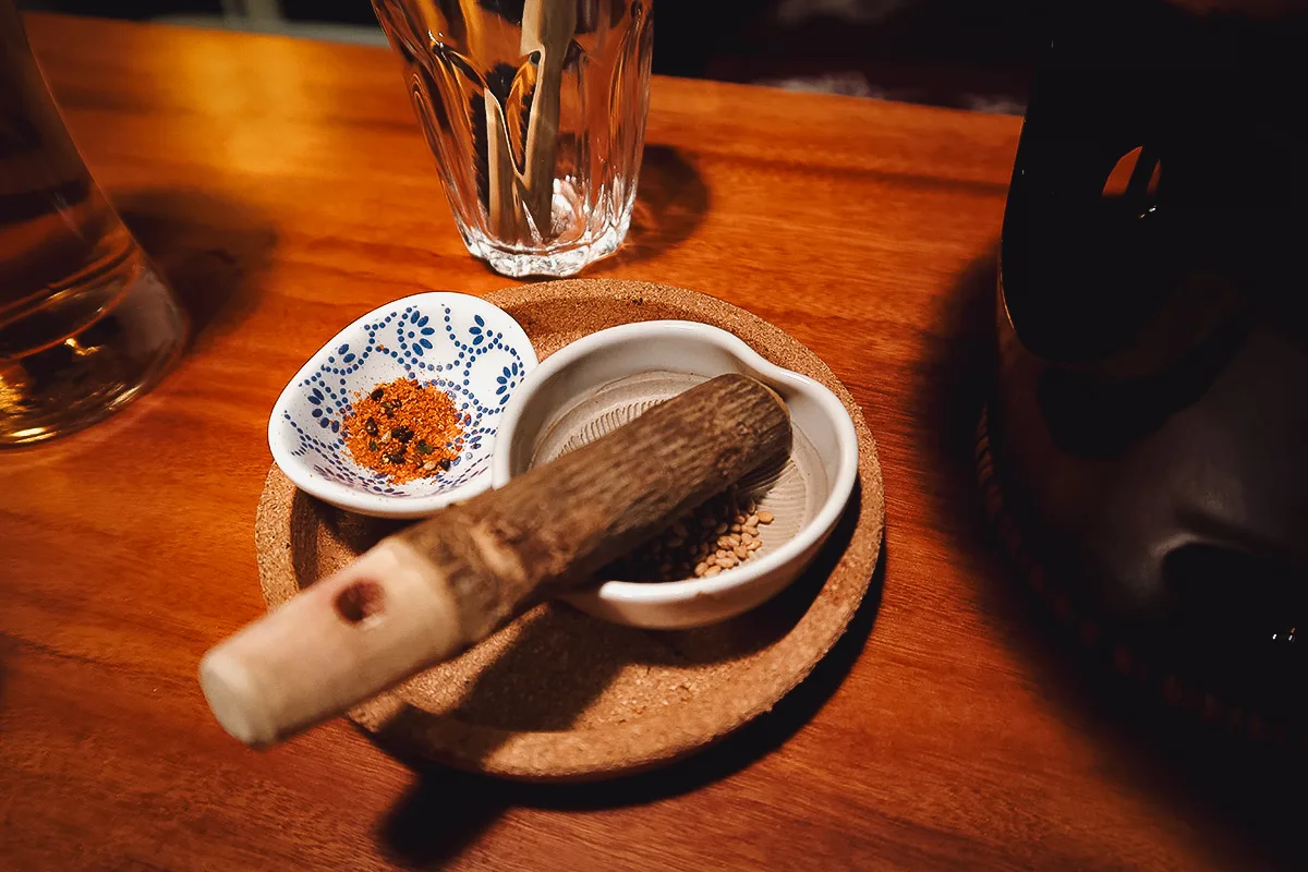 Nhà Hàng Lạ Lùng Với Đầu Bếp Hóa Trang Khỉ Tại Tokyo