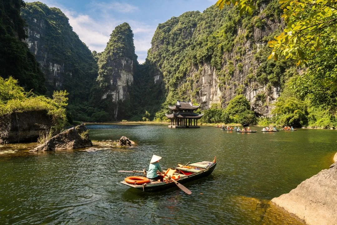 Ninh Bình: Hướng Dẫn An Toàn Thực Tế Dành Cho Du Khách