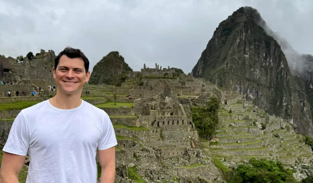 Nomad Citizen: A New Social Safety Network for Traveling Entrepreneurs
