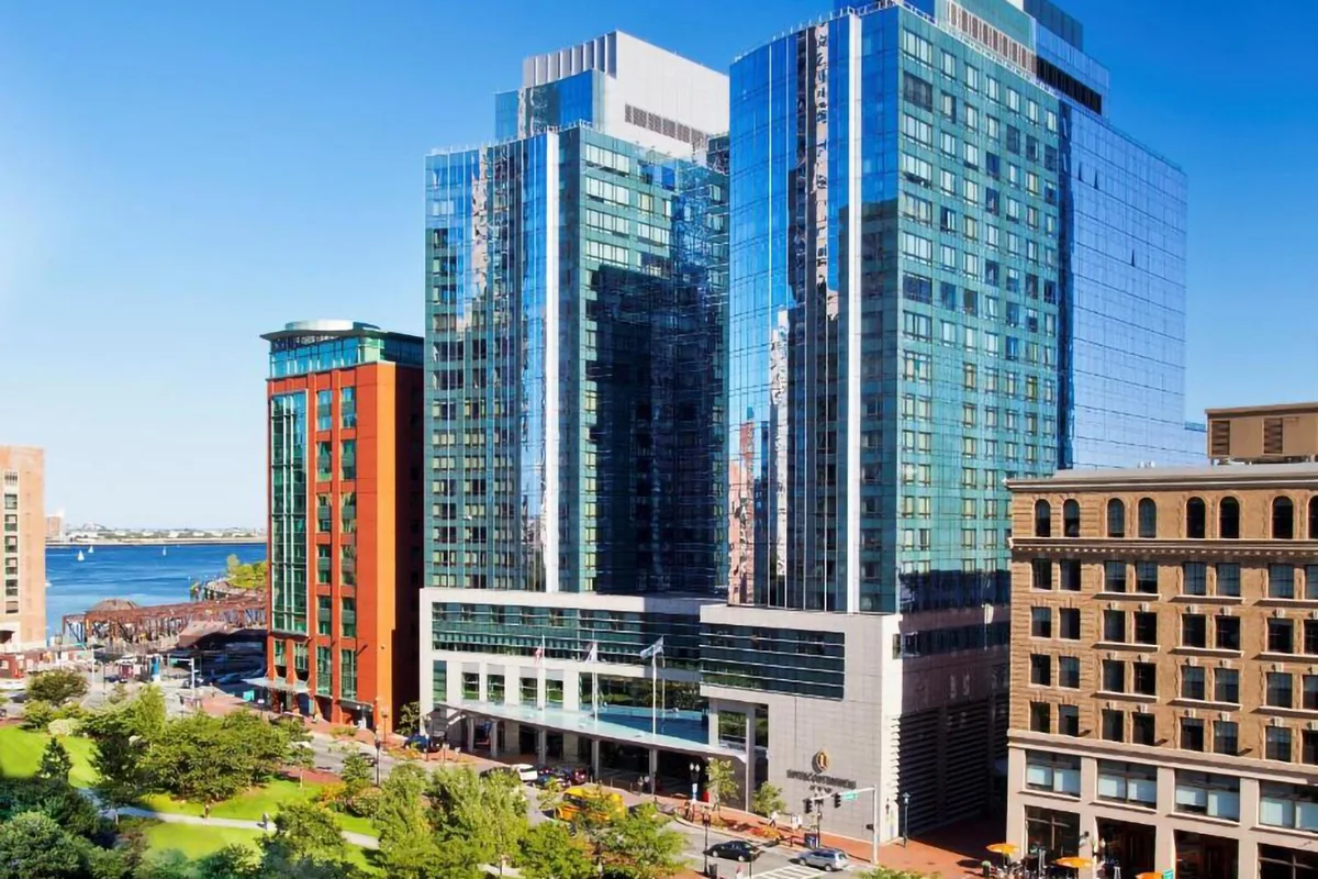Ở Đâu Khi Đi Cổ Vũ Đá Banh Tại Sân Vận Động Gillette Boston?