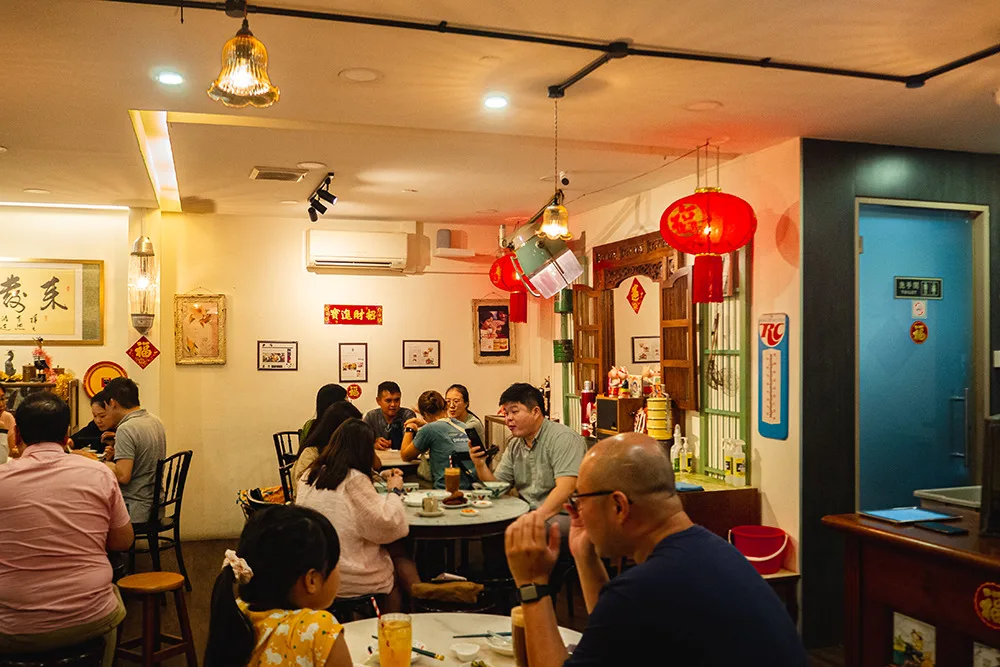 Phát Hiện Quán Mì Hoành Thánh Siêu Ngon Giữa Khu Công Nghiệp