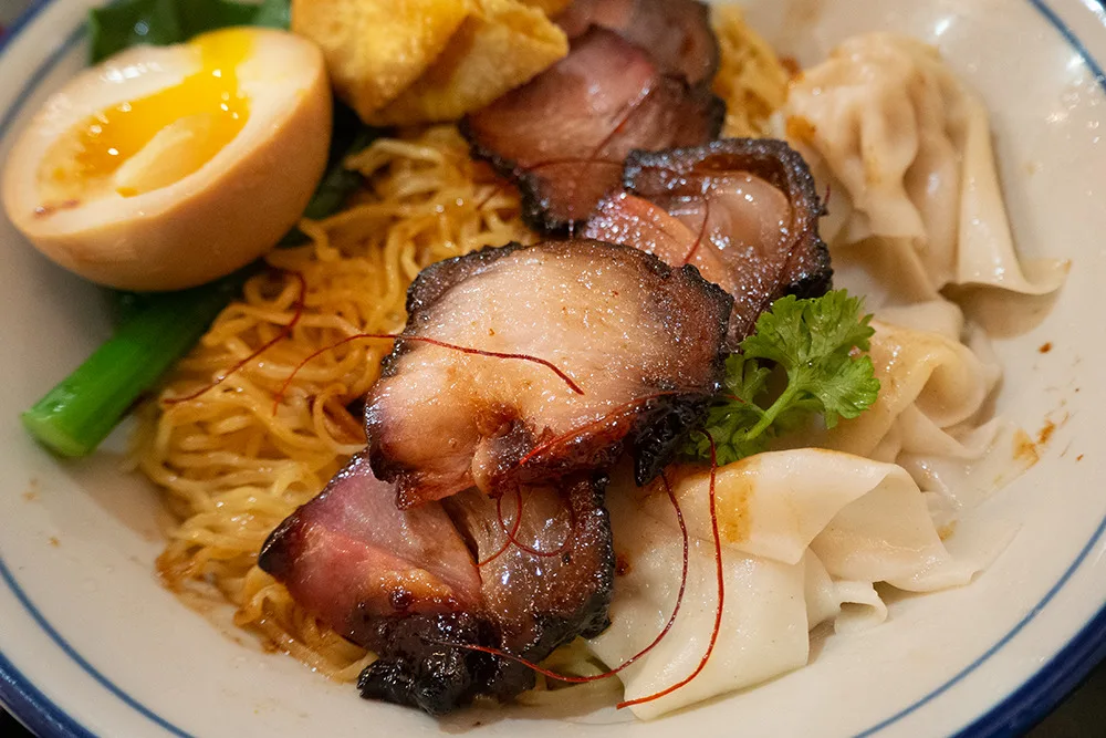Phát Hiện Quán Mì Hoành Thánh Siêu Ngon Giữa Khu Công Nghiệp
