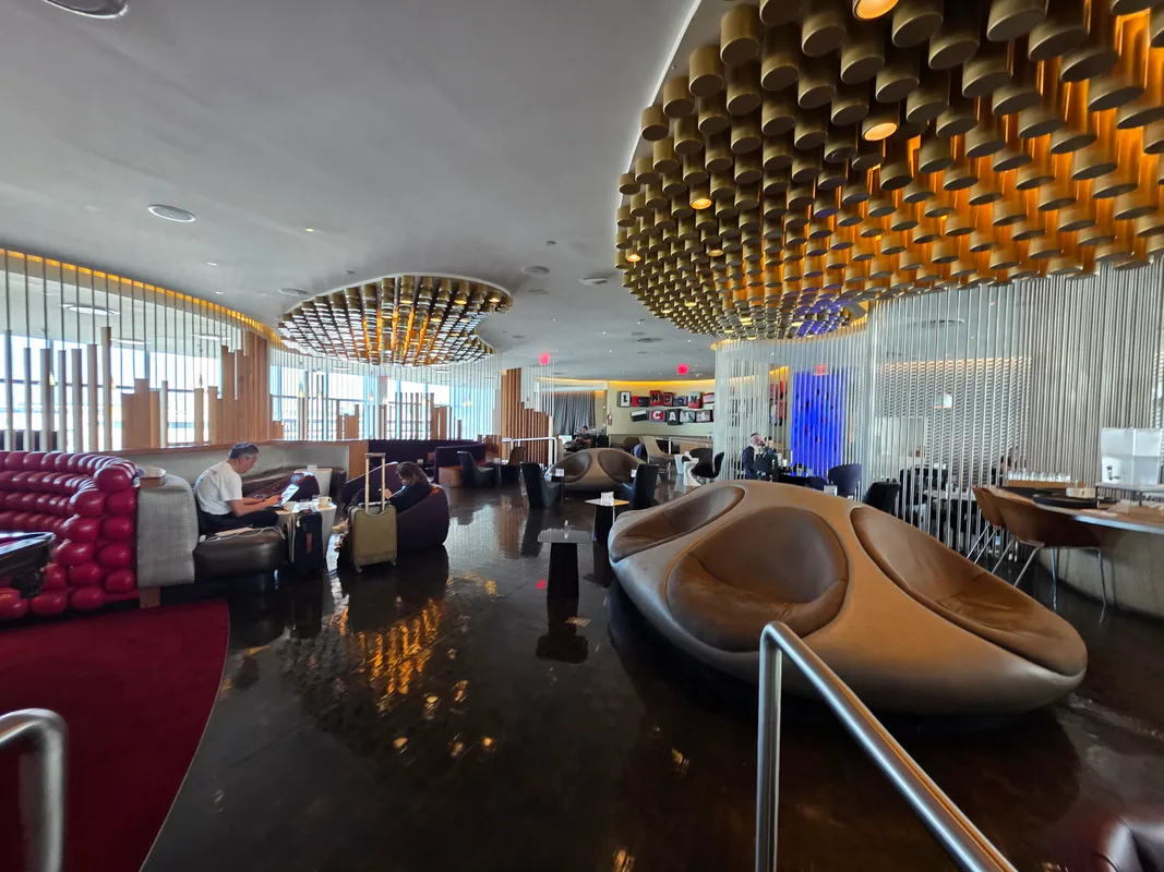 Phí Làm Sạch Tại Lounge Sân Bay: Câu Chuyện Về Priority Pass
