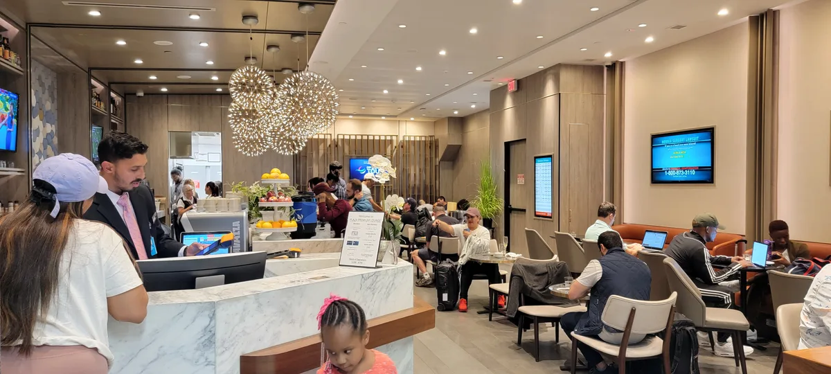 Phí Làm Sạch Tại Lounge Sân Bay: Câu Chuyện Về Priority Pass