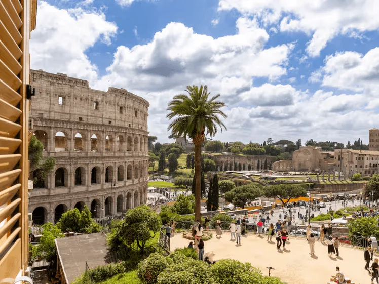 Sáng Sớm Nhìn Thẳng Ra Đấu Trường La Mã Tại Những Airbnb Này Ở Rome