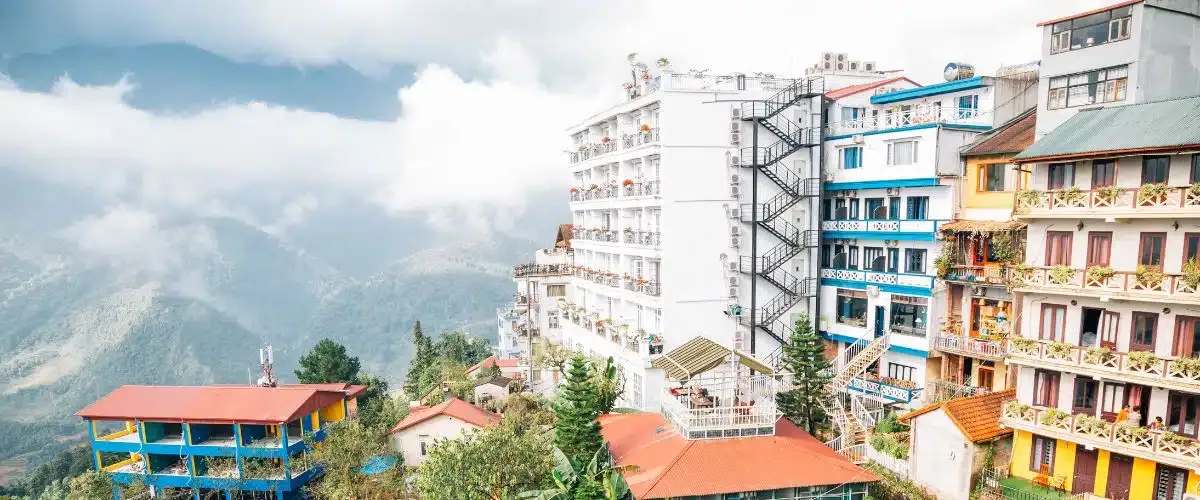 Sapa: Nên Ở Thị Trấn Hay Làng Bản?