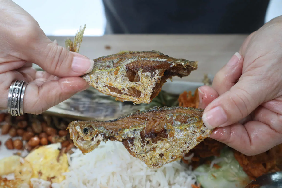 So Lemak vs Selera Rasa Nasi Lemak: Trận Chiến Nasi Lemak Tại Singapore
