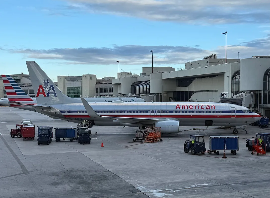 So Sánh Thẻ Citi AAdvantage: Thẻ Globe $350 và Thẻ Executive $595