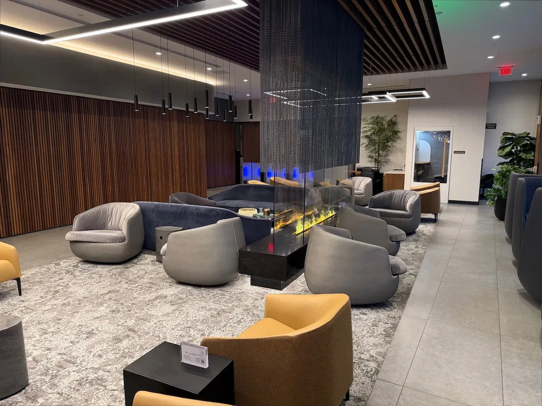 So Sánh Thẻ Citi AAdvantage: Thẻ Globe $350 và Thẻ Executive $595