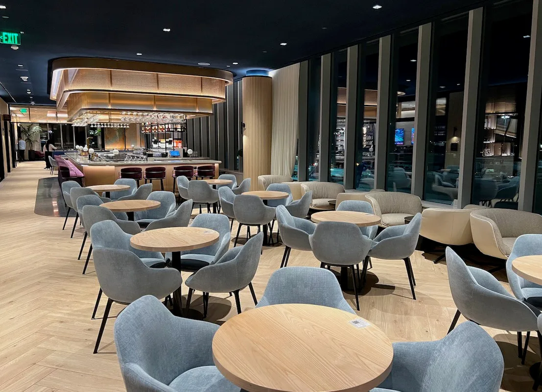 So Sánh Thẻ Tín Dụng Cao Cấp: Chase Sapphire Reserve và Amex Platinum