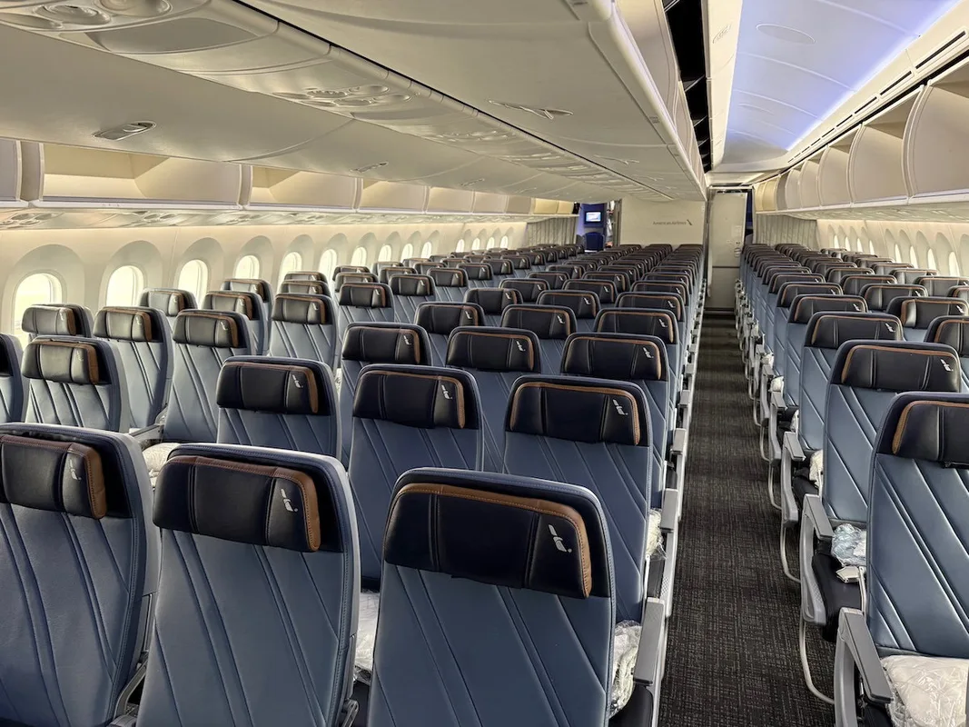 Tăng Phí Đặt Vé Hạng Thưởng Từ Atmos Rewards Của Alaska Airlines