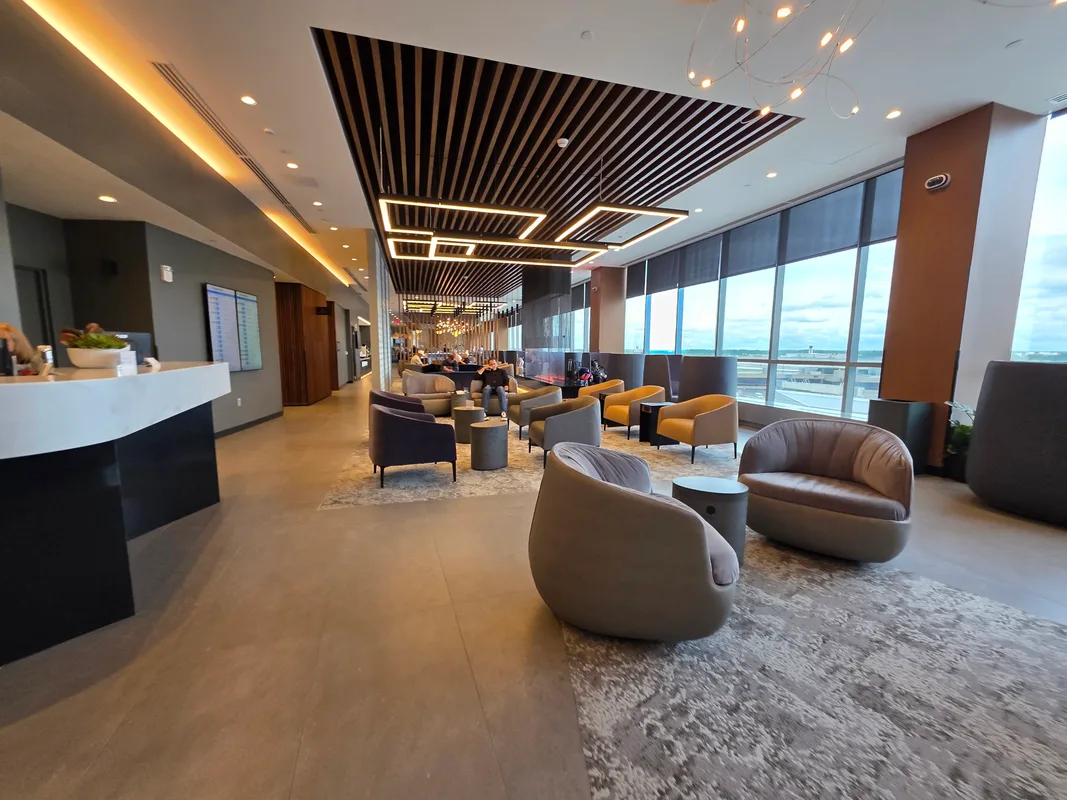Thẻ Citi Strata Elite: Nhận 75,000 Điểm và $1,200 Tín Dụng Năm Đầu Tiên