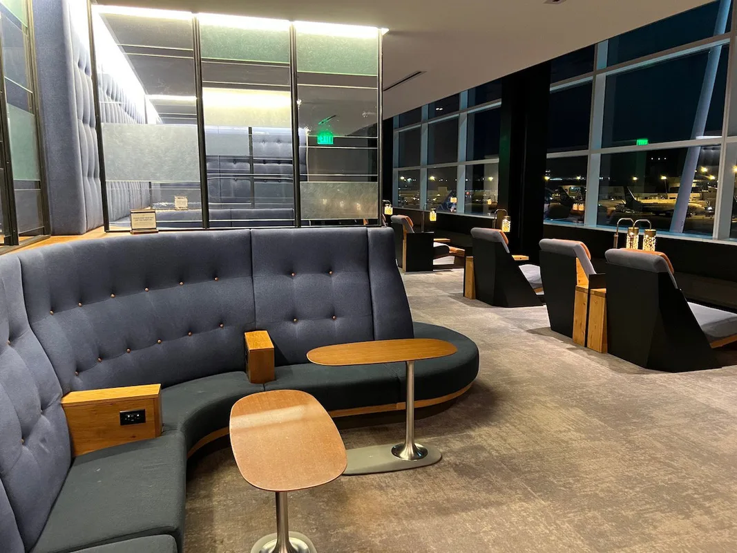 Thẻ Tín Dụng Atmos Rewards Business: Ưu Đãi Khủng, Phí Thấp