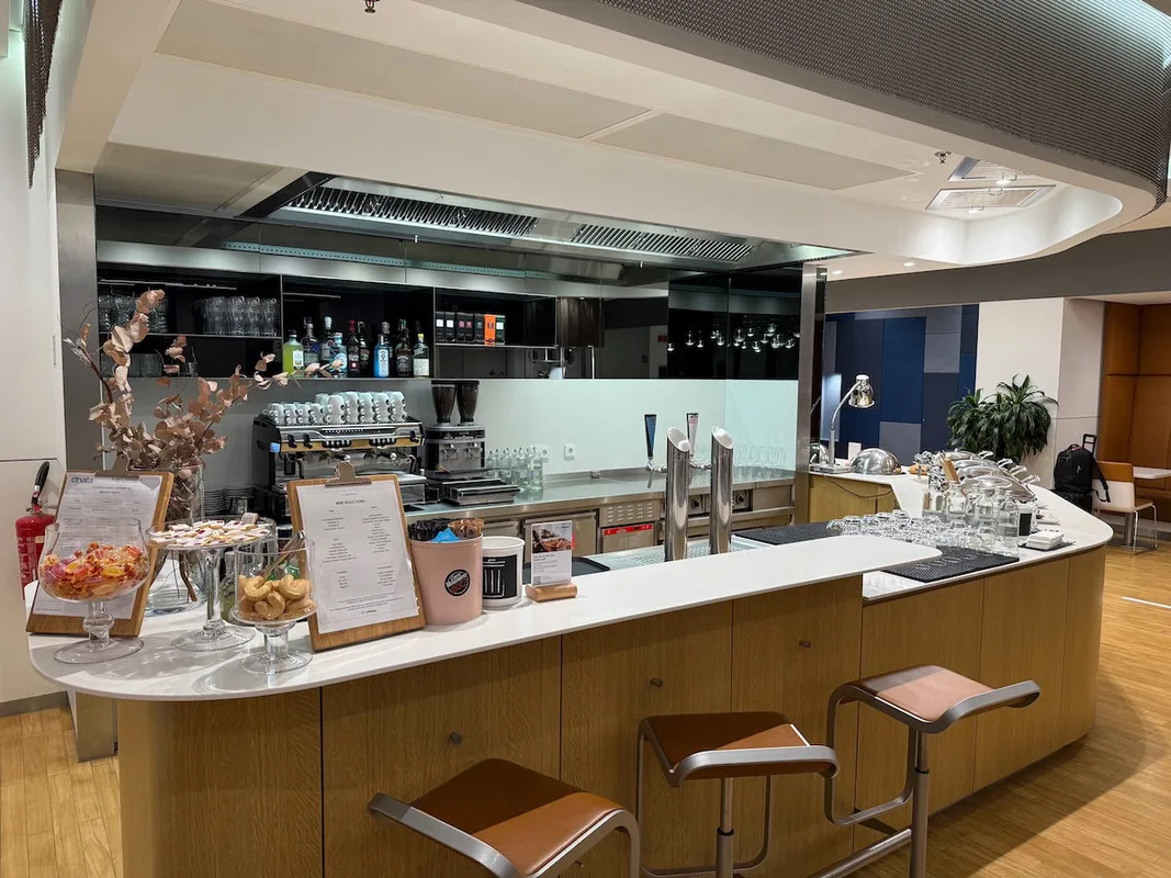 Thư Giãn Tại Phòng Chờ Lufthansa Ở Sân Bay Milan Malpensa