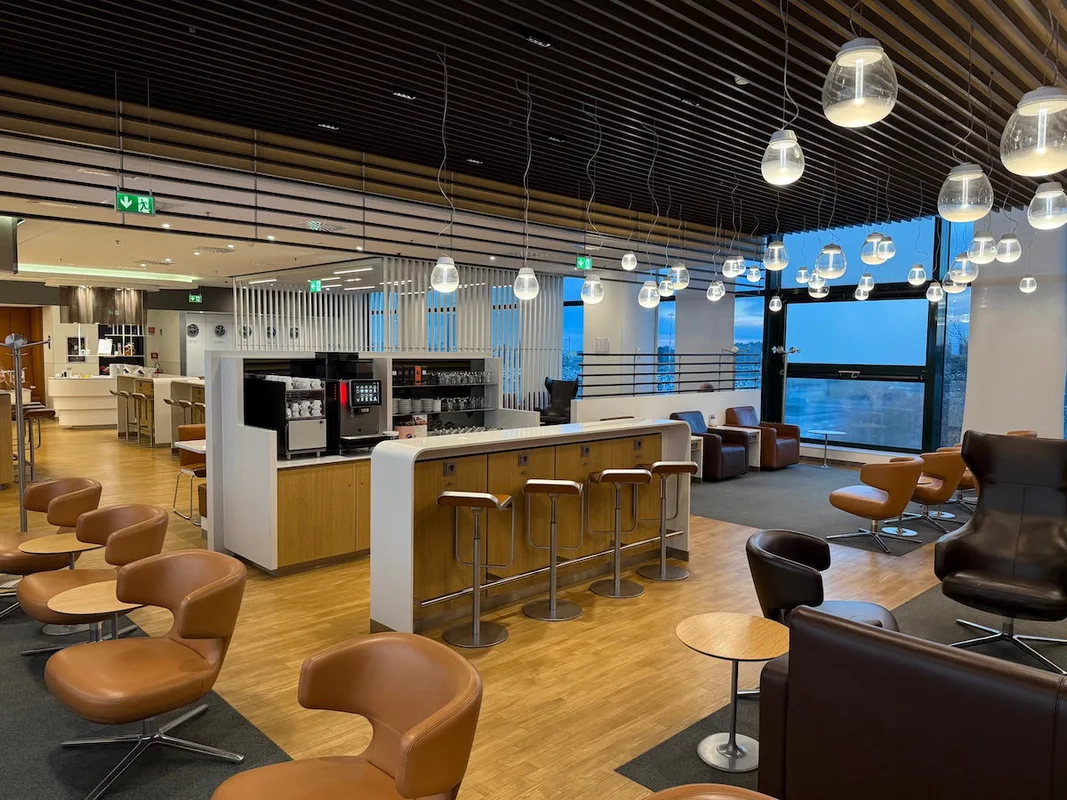 Thư Giãn Tại Phòng Chờ Lufthansa Ở Sân Bay Milan Malpensa
