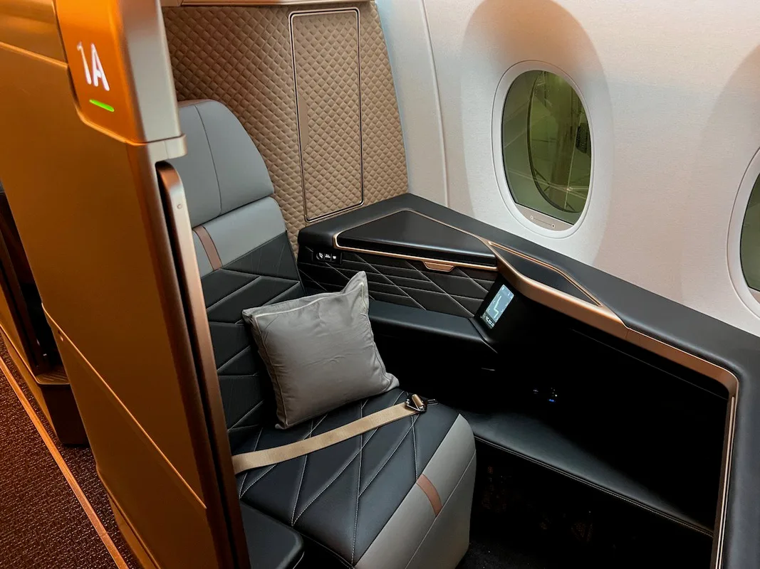 Thử Hạng Phổ Thông Trên Starlux Airlines: Có Thật Sự Đáng Giá?
