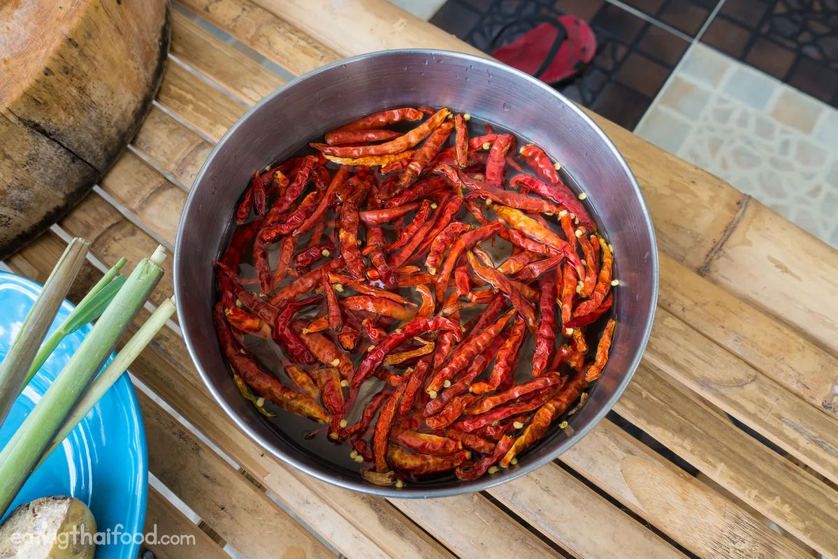 Discover the Unique Flavor of Southern Thai Spicy Dry Pork Rib Curry!