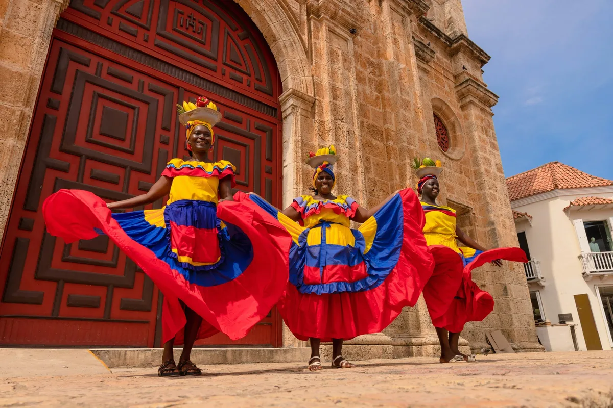 Thử Sức Với Cuộc Sống Về Đêm Đầy Sắc Màu Ở Cartagena
