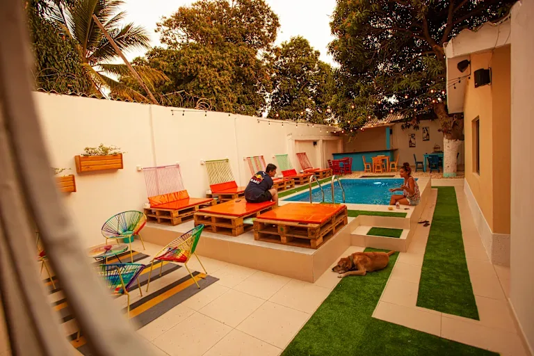 Thử Sức Với Cuộc Sống Về Đêm Đầy Sắc Màu Ở Cartagena