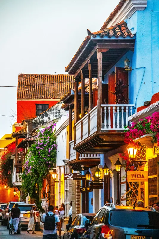 Thử Sức Với Cuộc Sống Về Đêm Đầy Sắc Màu Ở Cartagena
