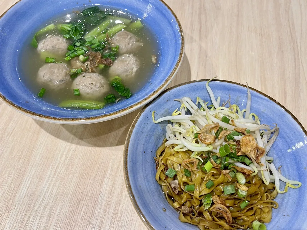 Thưởng Thức Ẩm Thực Indonesia Tại Paris Van Java Giữa Lòng Orchard