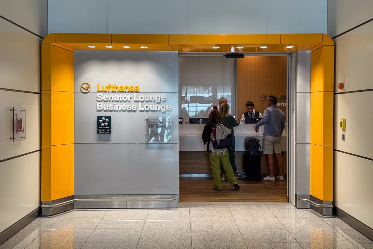 Tin Buồn Cho Các Thẻ Amex: Giảm Giá Bay Mới, Nhưng Mất Quyền Truy Cập Phòng Chờ Lufthansa