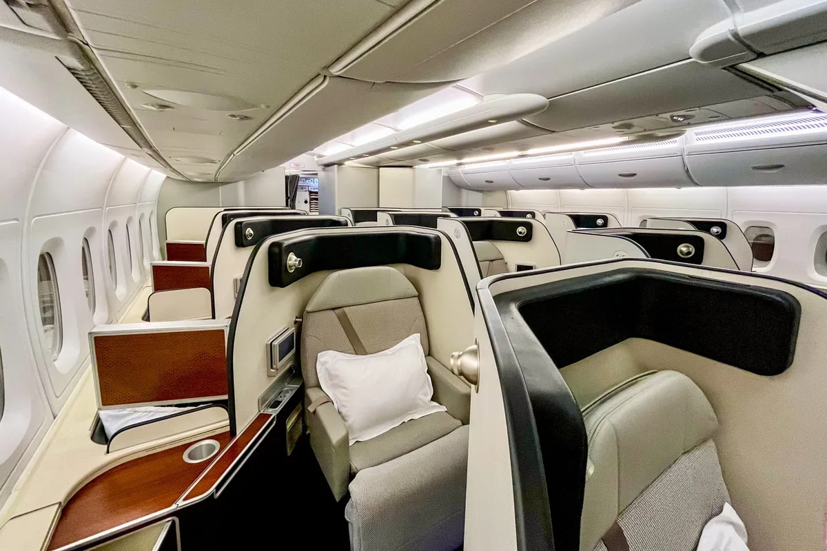 Tin Buồn Cho Các Thẻ Amex: Giảm Giá Bay Mới, Nhưng Mất Quyền Truy Cập Phòng Chờ Lufthansa