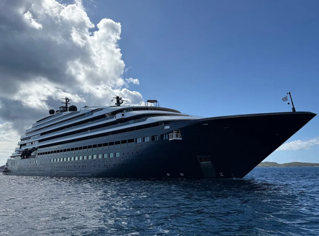 Tình Hình Tài Chính Của Ritz-Carlton Yacht Collection: Những Khó Khăn Hiện Tại