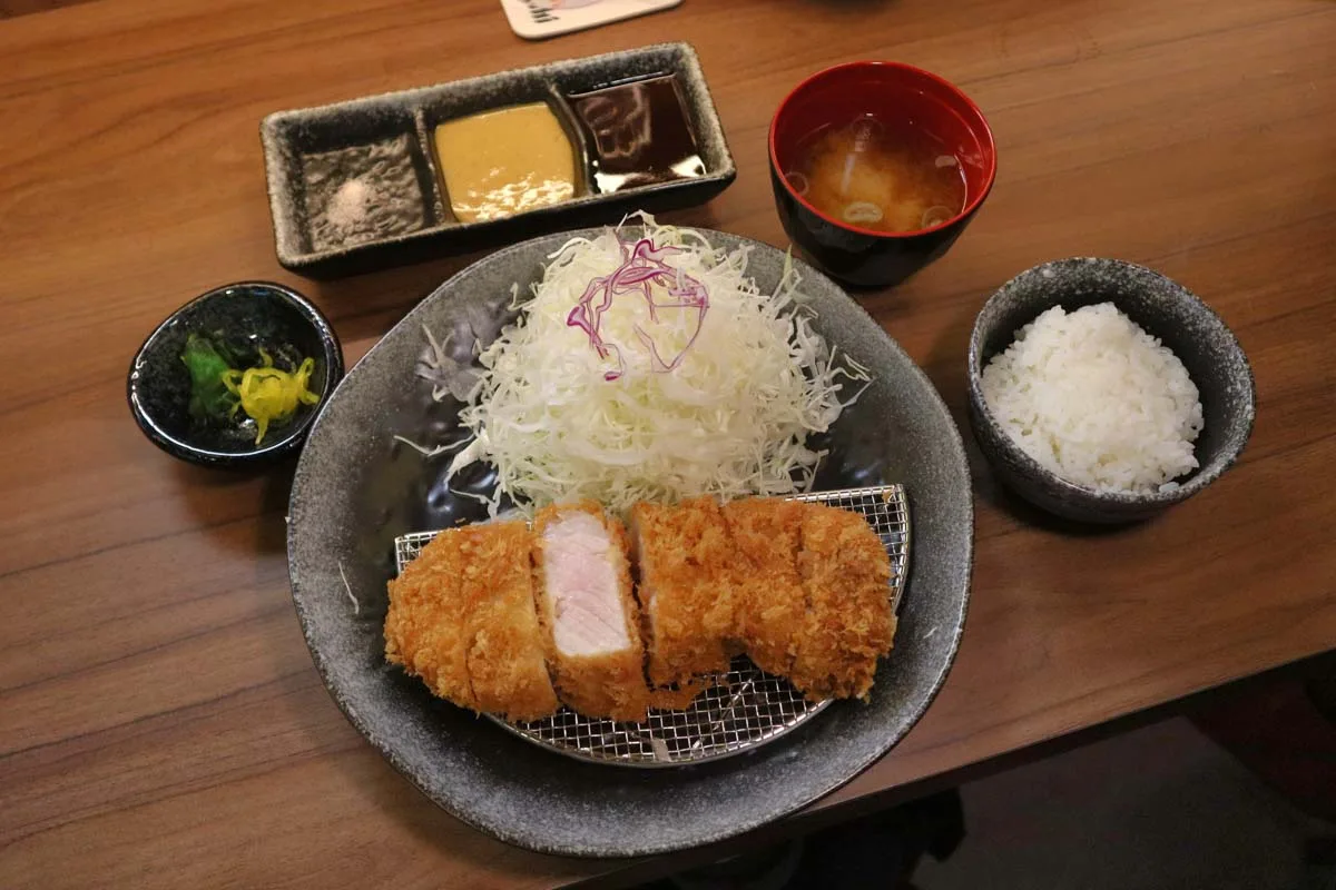 Tonkatsu Osaka ngon tuyệt ở Singapore: Có đáng để thử?
