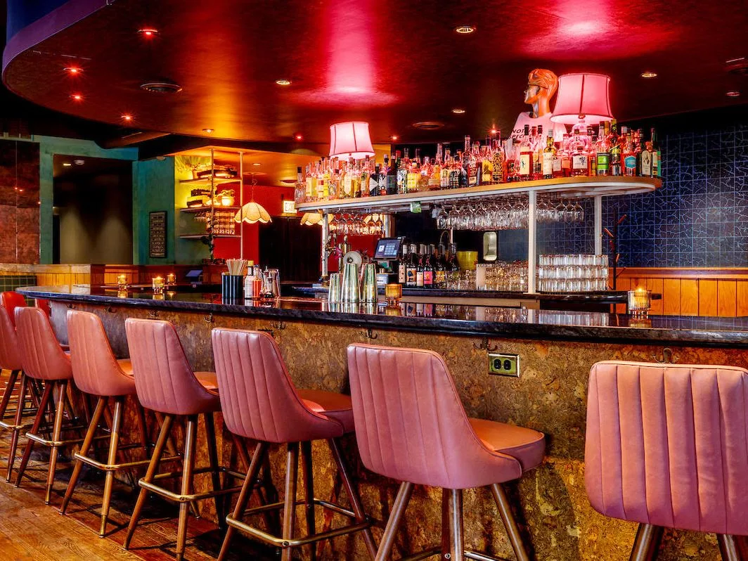 Top 10 Quán Bar Nổi Bật Nhất Tại Chicago Mà Bạn Không Thể Bỏ Qua