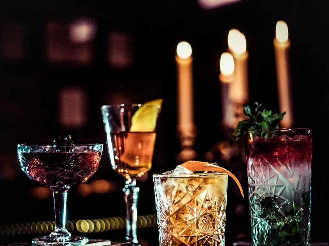 Top 10 Quán Bar Nổi Bật Nhất Tại Chicago Mà Bạn Không Thể Bỏ Qua