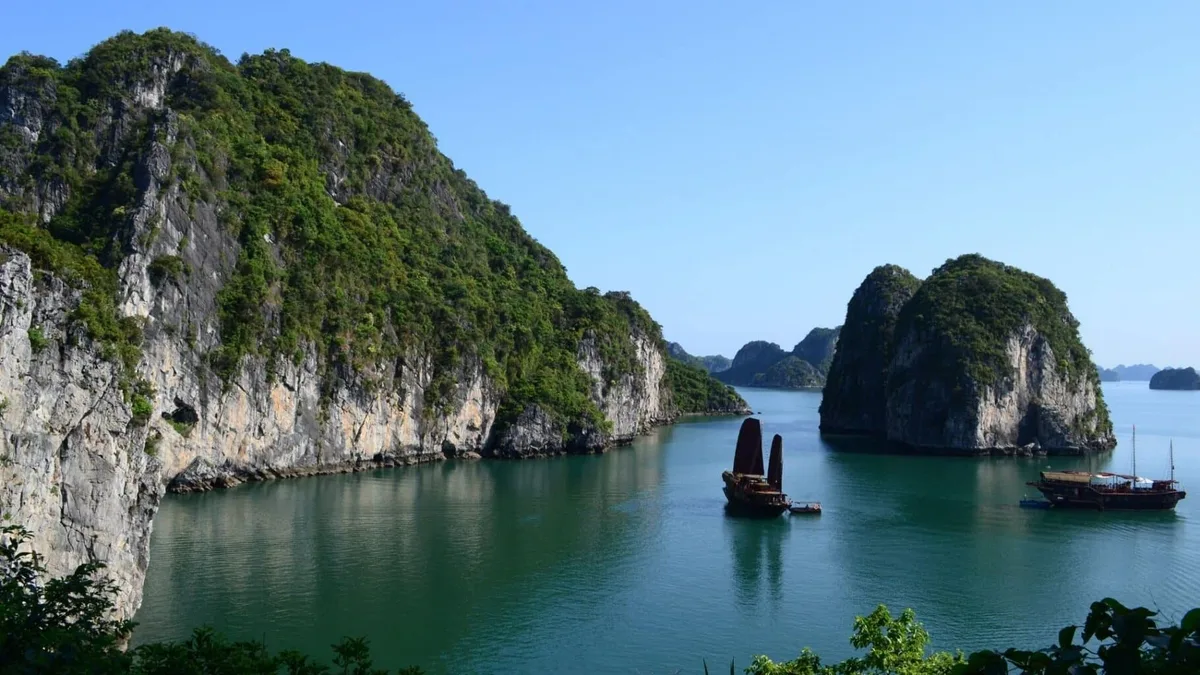 Tour Riêng ở Việt Nam: Đắt Mà Không Đắt, Nghe Kỳ Không?
