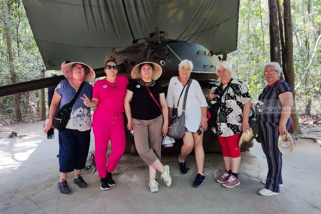 Tour Riêng ở Việt Nam: Đắt Mà Không Đắt, Nghe Kỳ Không?