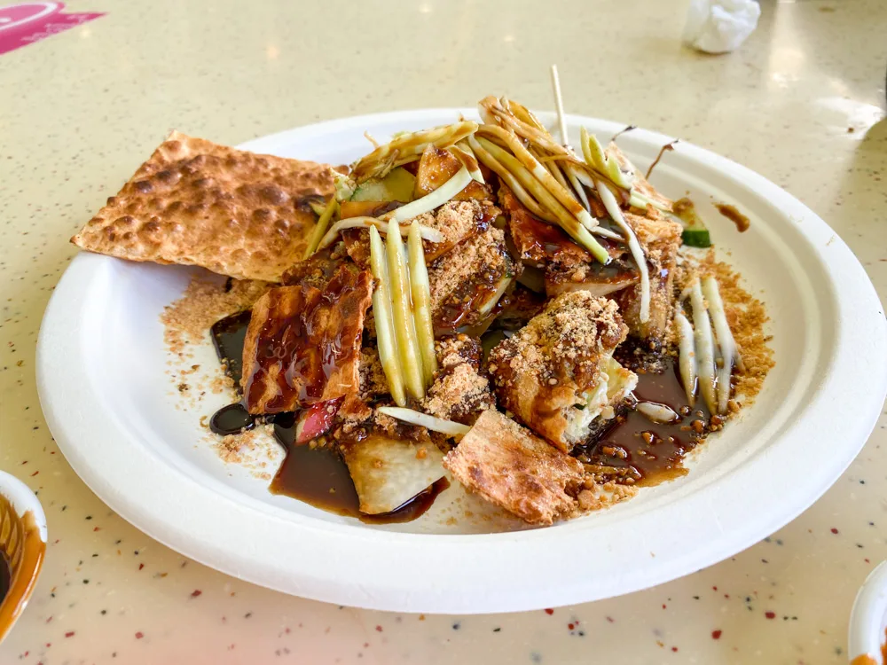 Tow Kwar Pop: Quán Rojak 56 Năm Tuổi Được Michelin Khuyên Dùng Tại Tiong Bahru