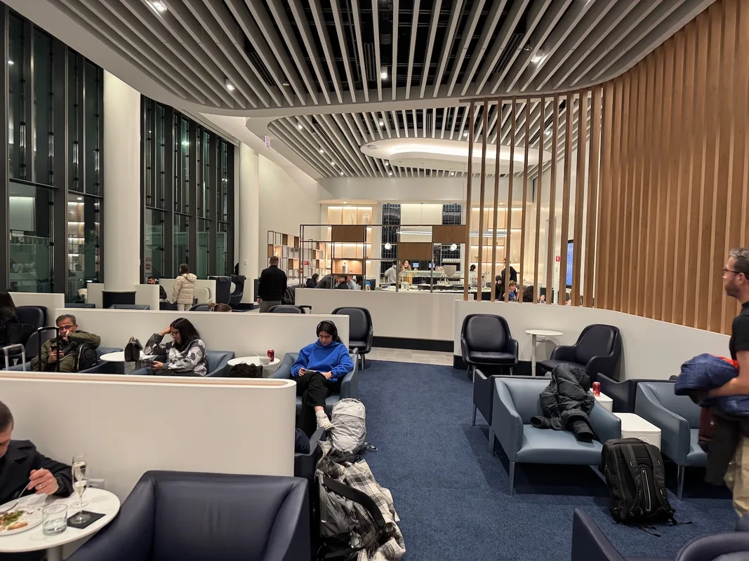 Trải nghiệm Air France Lounge tại Sân bay Chicago: Thoải mái giữa những chuyến bay