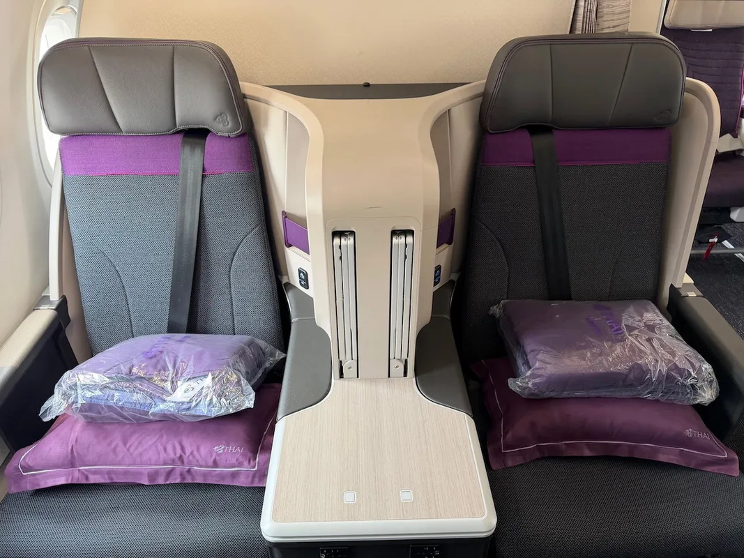 Trải Nghiệm Bay Business Class Thai Airways Trên Airbus A321neo Từ BKK Đến CEI