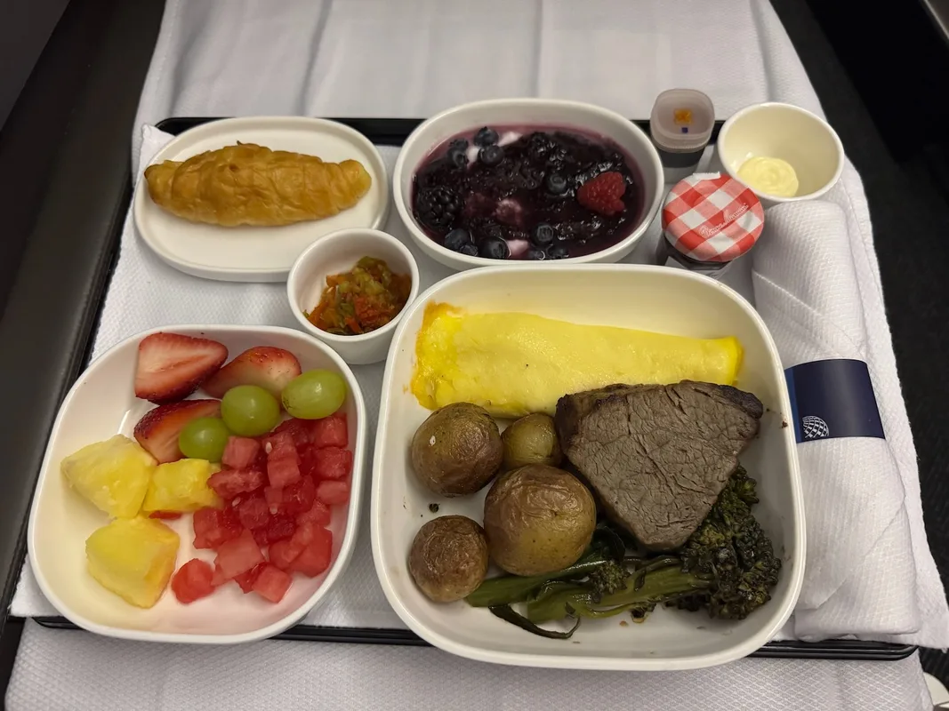 Trải Nghiệm Bay Chuyến Bay Polaris Nội Địa Đầu Tiên Của Tôi Trên United Airlines